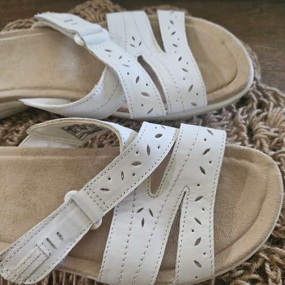 EUC Earth Origins sandals- 10 - Picture 3 of 10